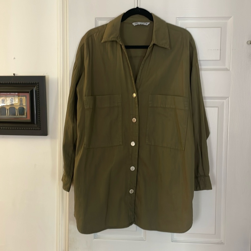 Zara - Women’s army green button down size M